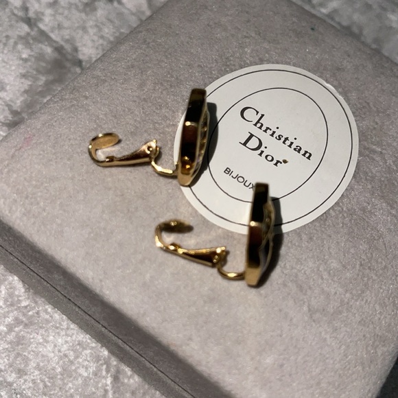 Christian Dior preloved clip on earrings excellent condition black /gold. - Picture 4 of 6